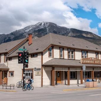 PARTY HOSTEL - The Canmore Hotel Hostel Thumbnail