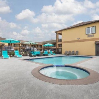 Days Inn & Suites by Wyndham La Porte Thumbnail