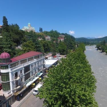 Hotel Traveler Thumbnail