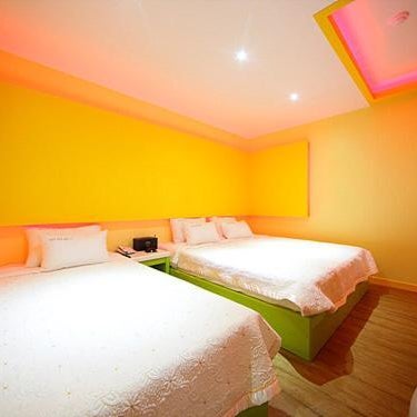 daisy hotel