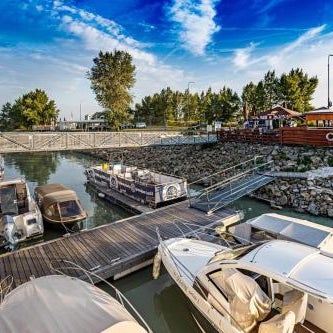 YACHTER CLUB Modrá Čajka Thumbnail
