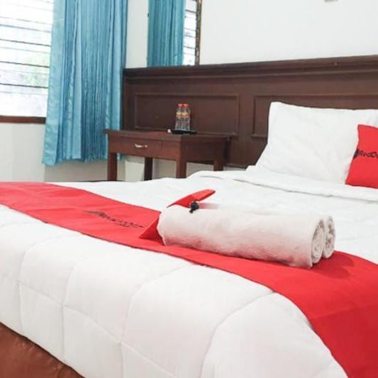 RedDoorz near Bojonegoro Train Station Thumbnail