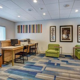 Holiday Inn Express Woodbridge By IHG Thumbnail
