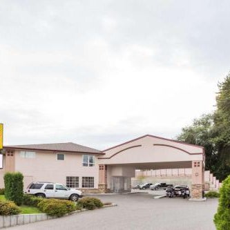 Super 8 by Wyndham Lake Country/Winfield Area Thumbnail