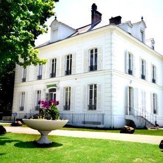 Logis Hostellerie Le Chatel Nangis