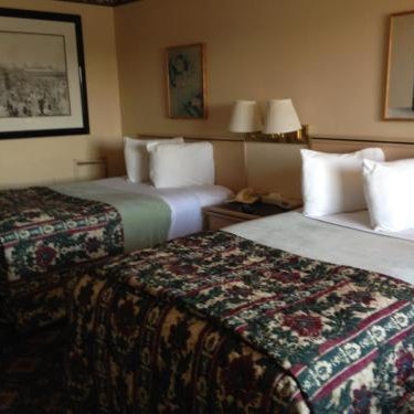 Super 8 by Wyndham Hazleton Thumbnail