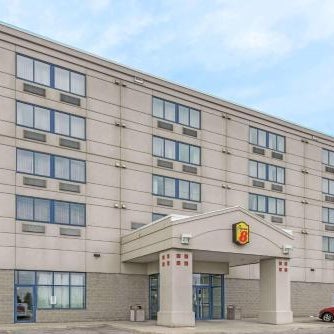 Super 8 by Wyndham Mississauga Thumbnail