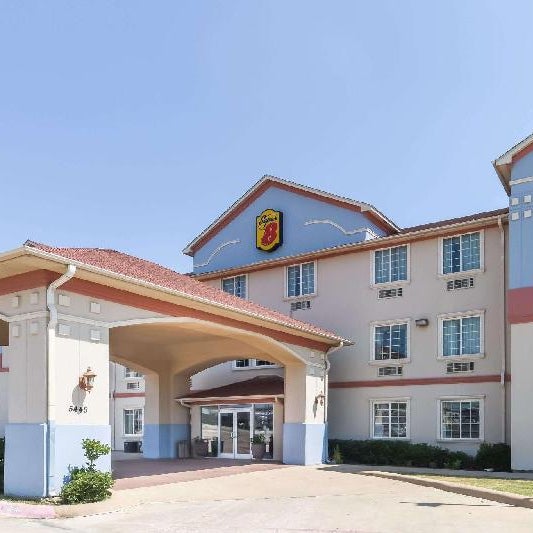 Super 8 by Wyndham Alvarado Thumbnail