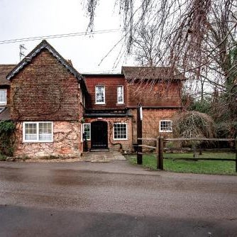 Trivelles Waterhall Country Gatwick Hotel & airport parking Thumbnail