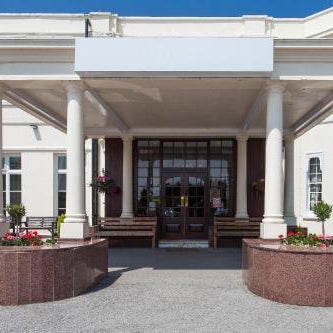 Russ Hill Hotel Thumbnail