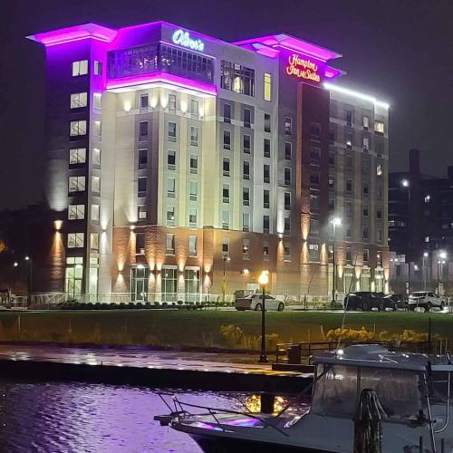 Hampton Inn By Hilton & Suites Erie/Bayfront, PA Thumbnail