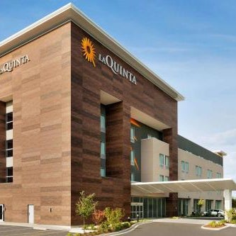 La Quinta Inn & Suites by Wyndham Burlington Thumbnail