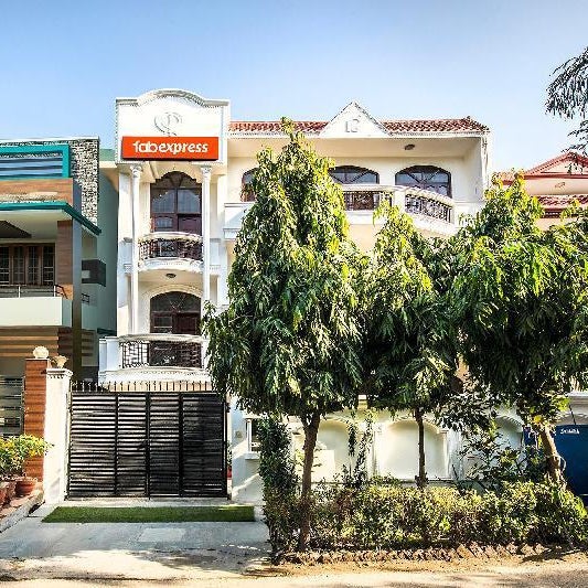 FabHotel Ivy Inn - Nr ISKCON Temple Noida Sec 35