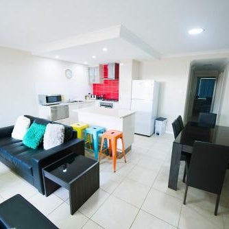 Midland Unit, Hospital, Shops, Train, Sleeps 6