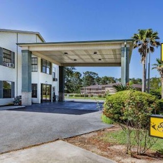 Super 8 by Wyndham Kinder/Coushatta near Casino Thumbnail