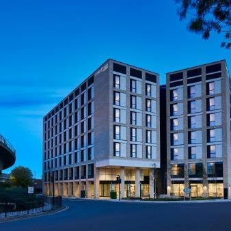 Courtyard By Marriott London City Airport Thumbnail