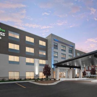 Holiday Inn Express And Suites Elkhorn - Lake Geneva Area By IHG Thumbnail