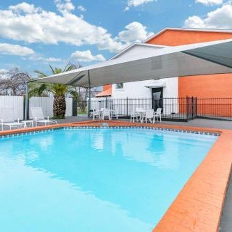 Howard Johnson by Wyndham New Braunfels Thumbnail