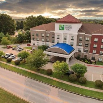 Holiday Inn Express and Suites Springfield Medical District By IHG Thumbnail