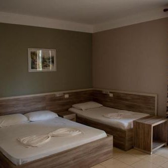 Hotel Niagara Thumbnail