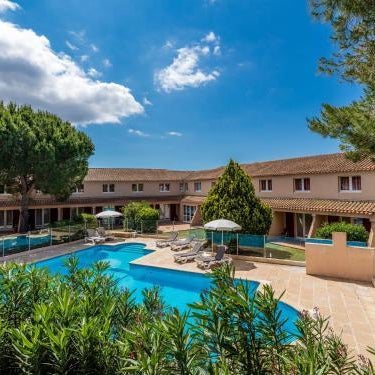 Artemia Aigues-Mortes - Hôtel avec piscine - Bornes électriques - Parking privé - Local vélo-moto