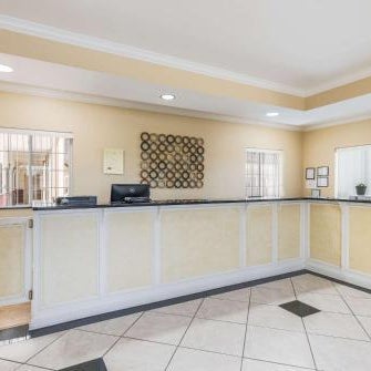 Econo Lodge Inn & Suites Bryant Thumbnail