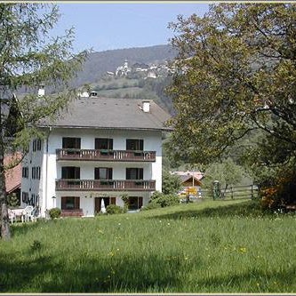 SAN PIETRO DOLOMITI Small Budget Hotel