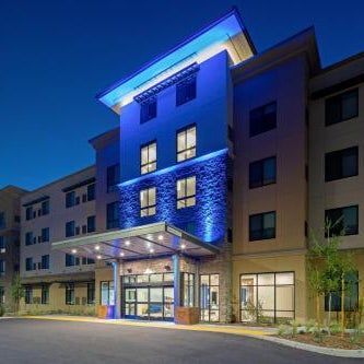 Holiday Inn Express and Suites Valencia - Santa Clarita By IHG Thumbnail