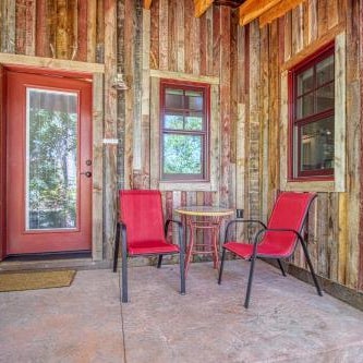 Creekside Cowa-Bungalow! Thumbnail