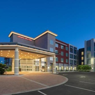 Hampton Inn By Hilton & Suites Gilroy, CA Thumbnail