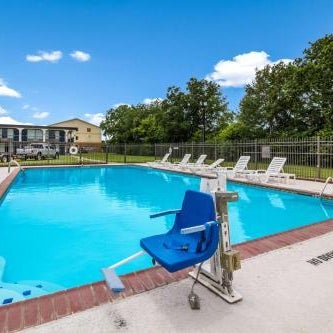 Motel 6 Groves, Tx Thumbnail