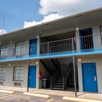 American Inn & Suites Russellville Thumbnail