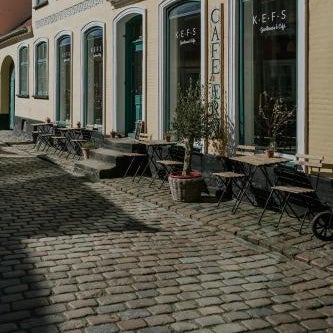 KEFS Guesthouse & Café