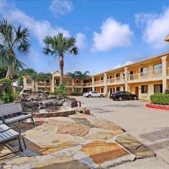 Super 8 by Wyndham Houston Hobby Airport South Thumbnail