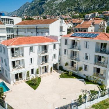 MAISON W