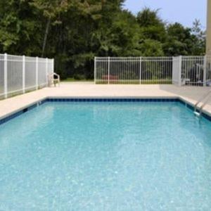 Days Inn & Suites by Wyndham Swainsboro Thumbnail