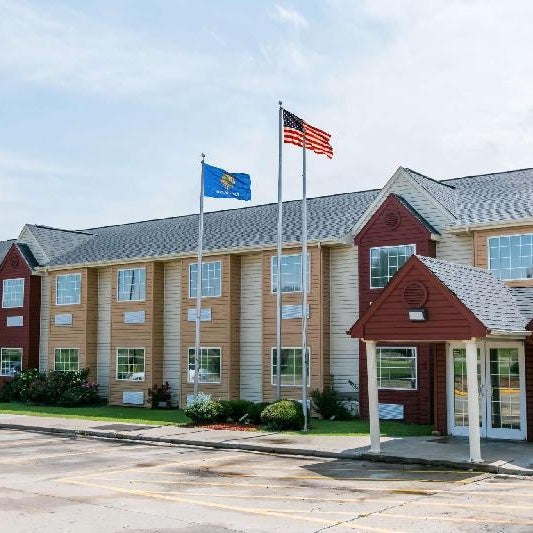 Days Inn & Suites by Wyndham Pryor Thumbnail
