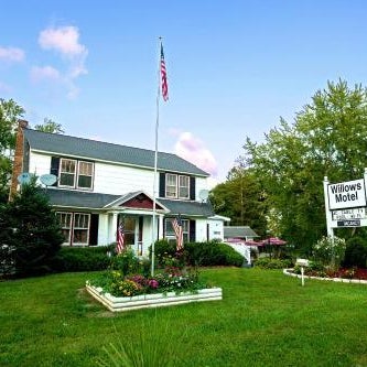 Willows Motel Thumbnail