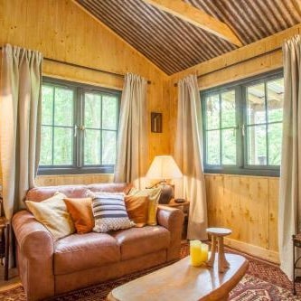Luxury Off-Grid Cabin with Outdoor Bath in Scotland