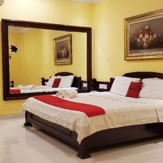 RedDoorz Plus near Dunia Fantasi Ancol Thumbnail