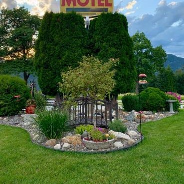 Arrow Lake Motel Thumbnail