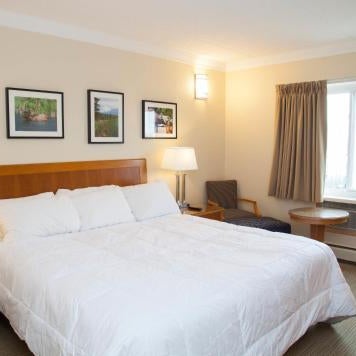 Twin Pine Inn & Suites Thumbnail
