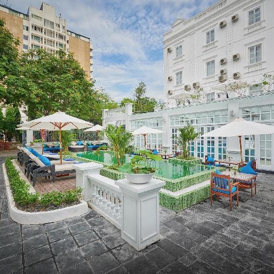 Manoir Des Arts Hotel