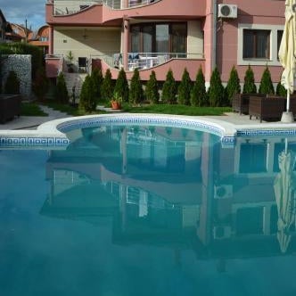 Poseidon Apartment - Pool Access & Free Parking