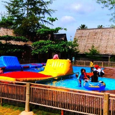 Madu Tiga Beach & Resort