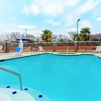 La Quinta Inn & Suites by Wyndham Cleburne Thumbnail