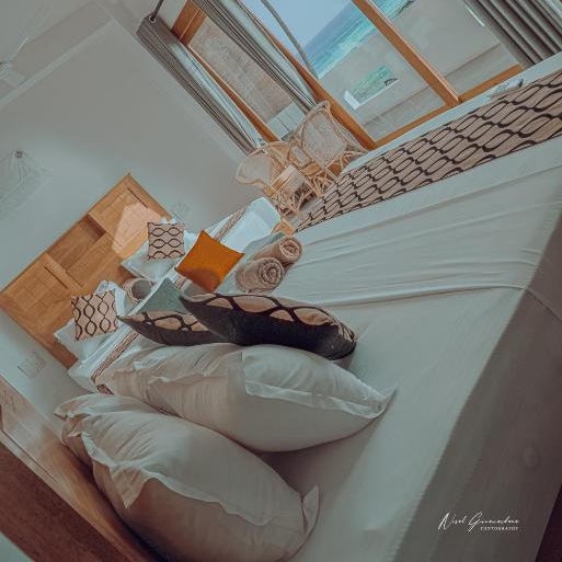 Nestled on Sri Lanka southern coast, Manta Ray Manor Haven offers luxurious rooms with ocean, garden, and pool views, a private beach, ocean-view pool with a jacuzzi, fine dining, 24-hour reception, and event hosting for weddings, engagements, and more
