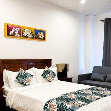 Crown Royale Hotel & Lounge Thumbnail