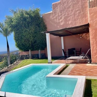 HomeForGuest SALOBRE GOLF VILLA, POOL, BBQ, WIFI, STUNNING VIEWS