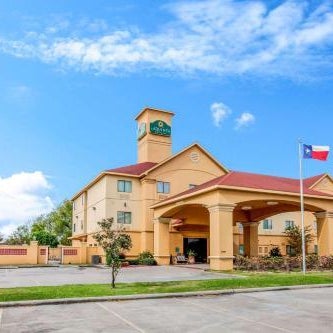 La Quinta Inn & Suites by Wyndham Pasadena Thumbnail